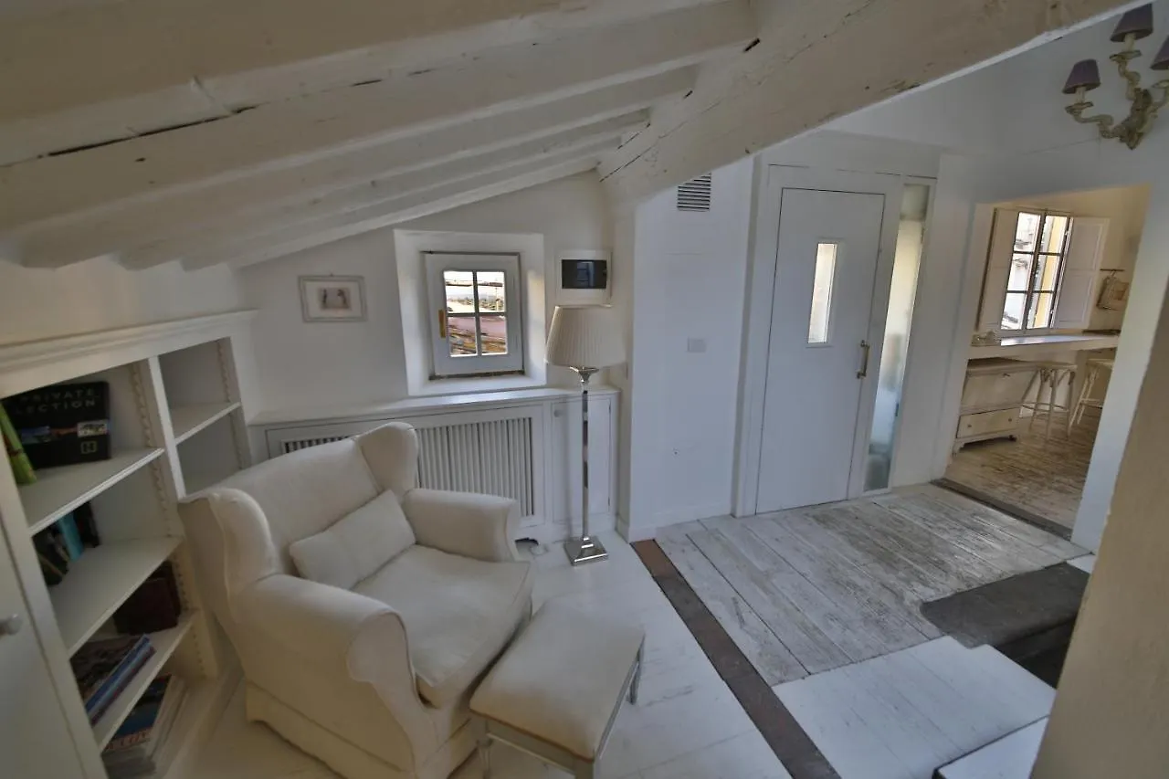 White Home By Mmega Florence 0*,  Italy