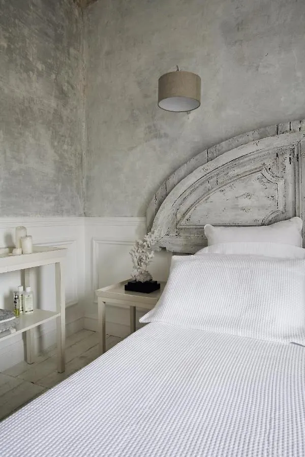 Apartment White Home By Mmega Florence