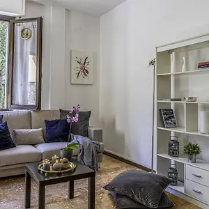 Cozy Roman With Parking Apartment