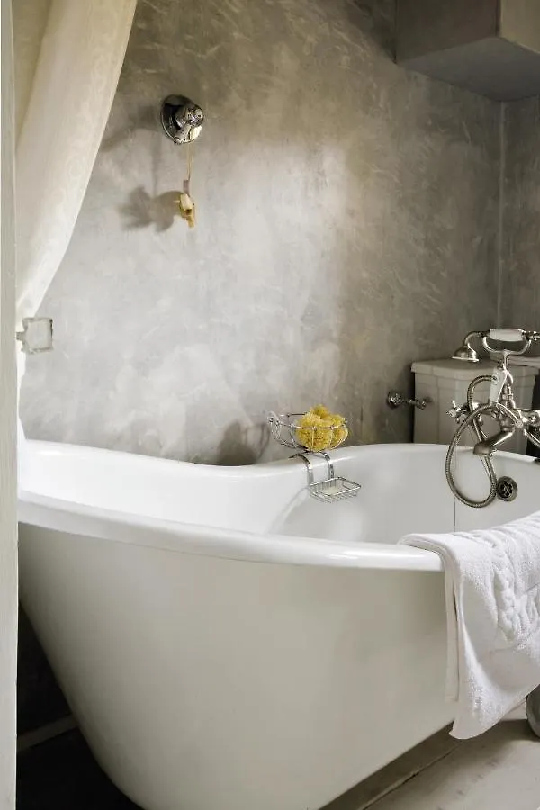 Daire White Home By Mmega Floransa