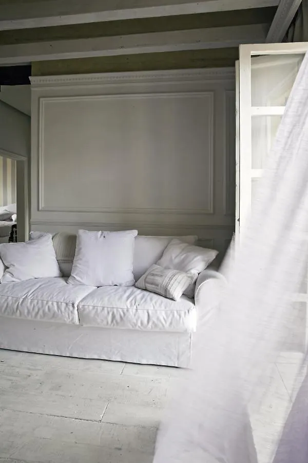 White Home By Mmega Floransa Daire